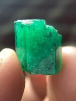 A 15.50-Carat Swat Emerald Crystal — Compact Power in Vivid Green - Image 2