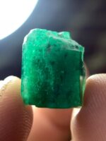 A 15.50-Carat Swat Emerald Crystal — Compact Power in Vivid Green - Image 6