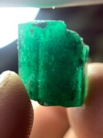 A 15.50-Carat Swat Emerald Crystal — Compact Power in Vivid Green - Image 7