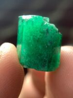 A 15.50-Carat Swat Emerald Crystal — Compact Power in Vivid Green - Image 8