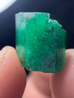 A 15.50-Carat Swat Emerald Crystal — Compact Power in Vivid Green - Image 9