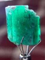 A 15.50-Carat Swat Emerald Crystal — Compact Power in Vivid Green - Image 10
