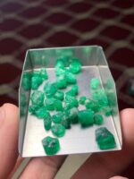 Unveiling Swat Emeralds: 37.45 Carat Rough Lot - Image 2