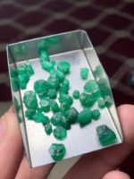 Unveiling Swat Emeralds: 37.45 Carat Rough Lot - Image 11