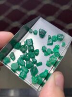 Unveiling Swat Emeralds: 37.45 Carat Rough Lot - Image 3