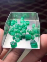 Unveiling Swat Emeralds: 37.45 Carat Rough Lot - Image 5