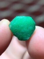 A Charming 9.20-Carat Swat Emerald Crystal — Compact Beauty in Prismatic Form - Image 10