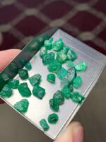 34.75 Carat Emerald Rough Lot from Swat - Image 2