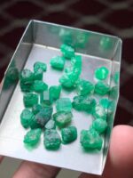 34.75 Carat Emerald Rough Lot from Swat - Image 3