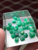 34.75 Carat Emerald Rough Lot from Swat - Image 5