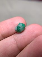 3.65 ct Swat Emerald Crystal – Small Natural Gem with Vibrant Hue - Image 2