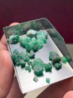 Discover the Raw Beauty: 44.75ct Natural Swat Emerald Rough Lot - Image 5
