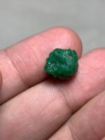 Natural Elegance: 8.51ct Swat Emerald Crystal with Vivid Color and Clarity - Image 4