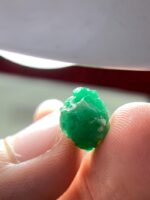Natural Elegance: 8.51ct Swat Emerald Crystal with Vivid Color and Clarity - Image 6