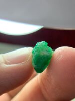Natural Elegance: 8.51ct Swat Emerald Crystal with Vivid Color and Clarity - Image 9
