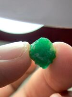 Natural Elegance: 8.51ct Swat Emerald Crystal with Vivid Color and Clarity - Image 10