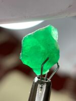 Nature’s Geometry: A 4.55 ct Swat Emerald Crystal - Image 2