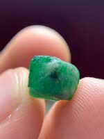 4.70 ct Emerald Crystal from Swat: A Natural Marvel in Precision and Symmetry - Image 9