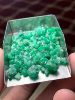 60.45 Carat Swat Emerald Rough Lot: Dynamic Proportions for Creative Cutting - Image 2