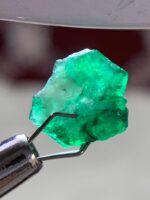 The Essence of Green: 2.80 Carat Emerald Crystal from Swat Valley, Pakistan - Image 2