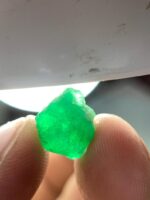 Nature’s Geometry: A 4.55 ct Swat Emerald Crystal - Image 11