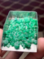 60.45 Carat Swat Emerald Rough Lot: Dynamic Proportions for Creative Cutting - Image 11