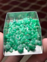 60.45 Carat Swat Emerald Rough Lot: Dynamic Proportions for Creative Cutting - Image 3