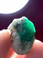 Swat Emerald Specimen – 26.60 ct Crystal with Rich Green Color - Image 3