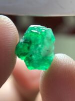 The Essence of Green: 2.80 Carat Emerald Crystal from Swat Valley, Pakistan - Image 4