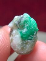 Swat Emerald Specimen – 26.60 ct Crystal with Rich Green Color - Image 4