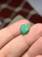 Nature’s Geometry: A 4.55 ct Swat Emerald Crystal - Image 5