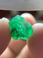 The Essence of Green: 2.80 Carat Emerald Crystal from Swat Valley, Pakistan - Image 5