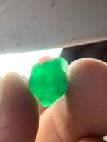 Nature’s Geometry: A 4.55 ct Swat Emerald Crystal - Image 6