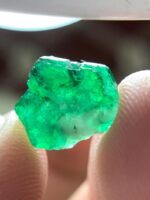 The Essence of Green: 2.80 Carat Emerald Crystal from Swat Valley, Pakistan - Image 7