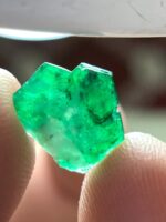 The Essence of Green: 2.80 Carat Emerald Crystal from Swat Valley, Pakistan - Image 8