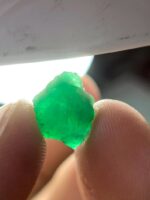 Nature’s Geometry: A 4.55 ct Swat Emerald Crystal - Image 9