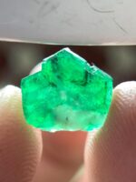 The Essence of Green: 2.80 Carat Emerald Crystal from Swat Valley, Pakistan - Image 9