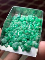60.45 Carat Swat Emerald Rough Lot: Dynamic Proportions for Creative Cutting - Image 10