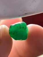 Green Majesty: 5.20ct Emerald Crystal from Swat Valley - Image 2