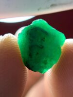 Green Majesty: 5.20ct Emerald Crystal from Swat Valley - Image 3