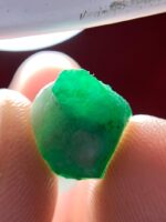 Green Majesty: 5.20ct Emerald Crystal from Swat Valley - Image 4