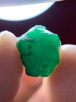 Green Majesty: 5.20ct Emerald Crystal from Swat Valley - Image 5