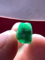 4.04ct Swat Valley Emerald Crystal - Uncut Gemstone - Image 5