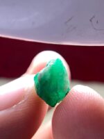 4.04ct Swat Valley Emerald Crystal - Uncut Gemstone - Image 6