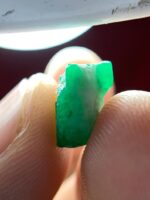 Green Majesty: 5.20ct Emerald Crystal from Swat Valley - Image 7