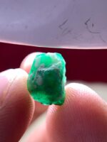 4.04ct Swat Valley Emerald Crystal - Uncut Gemstone - Image 7