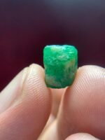 6.76 ct Swat Emerald Crystal — Bold Color, Natural Structure - Image 2