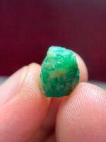 6.76 ct Swat Emerald Crystal — Bold Color, Natural Structure - Image 4