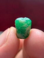 6.76 ct Swat Emerald Crystal — Bold Color, Natural Structure - Image 8