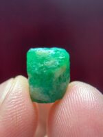 6.76 ct Swat Emerald Crystal — Bold Color, Natural Structure - Image 9